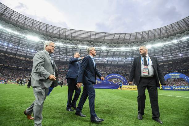 他果断将年 他果断将年